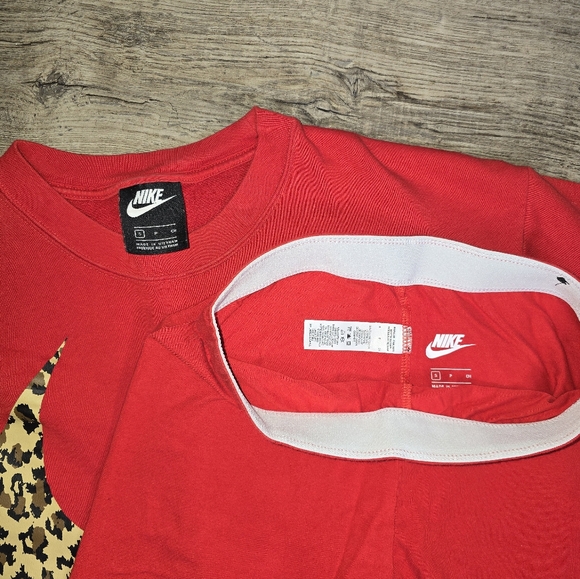 Nike Red Sweater With Leopard Accent And Matching Leggings Woman Size Small - Picture 5 of 8